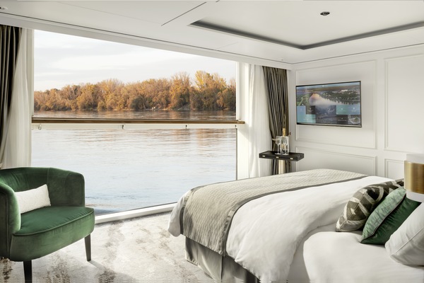 Riverside Luxury Cruises DEBUSSY BACH RAVEL Seahorse and Riverside Suite - Ian Schemper Photography 2.jpg